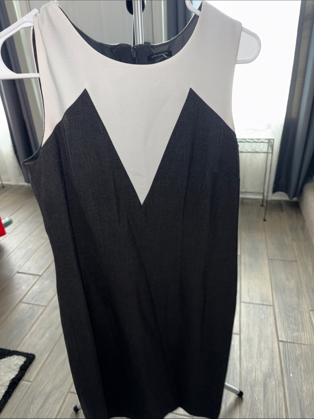 Ann Taylor Grey and White V-Yoke Midi Dress size 6